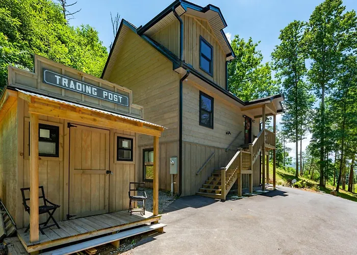Lil Cabin In The Cove! Mtn Views, Theater, Hot Tub, Games, King Beds, Prime Location!