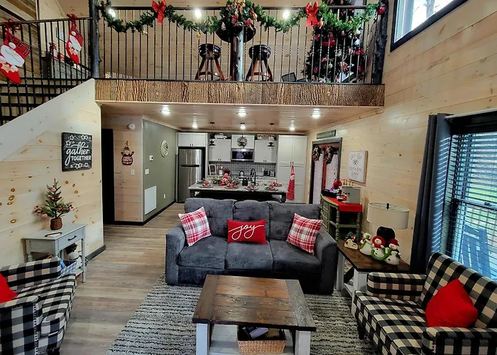 Lil Cabin In The Cove! Mtn Views, Theater, Hot Tub, Games, King Beds, Prime Location!