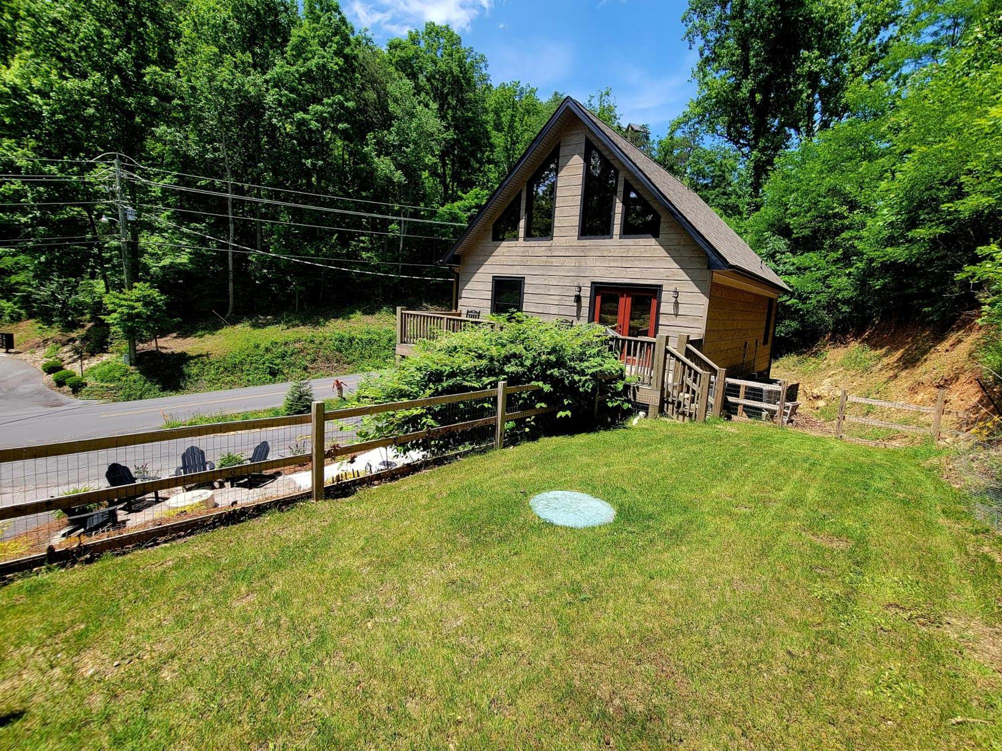 Lil In The Cove! Mtn Views, Theater, Hot Tub, Games, King Beds, Prime Location! Hébergement de vacances Sevierville