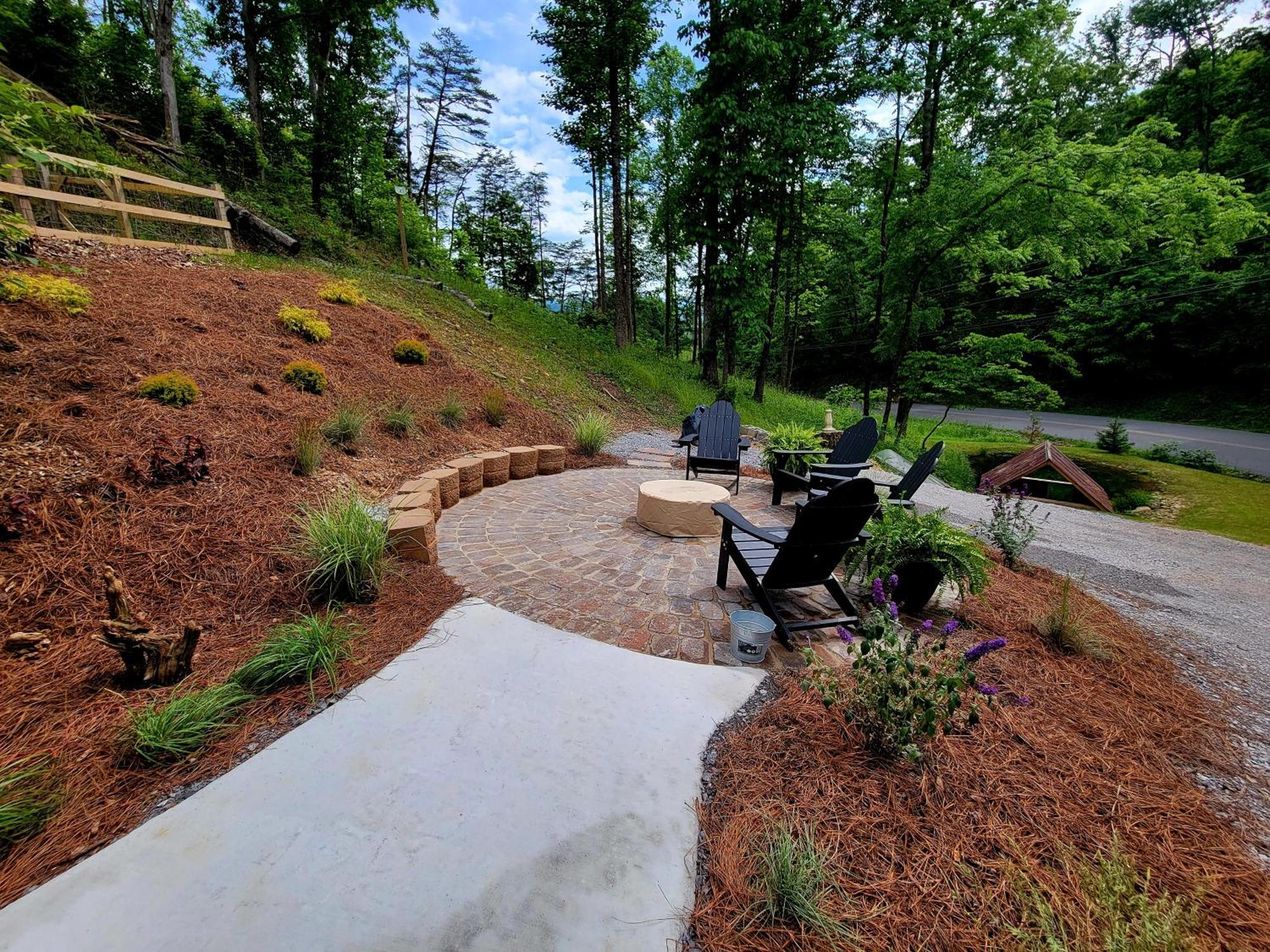 Hébergement de vacances Lil In The Cove! Mtn Views, Theater, Hot Tub, Games, King Beds, Prime Location! *