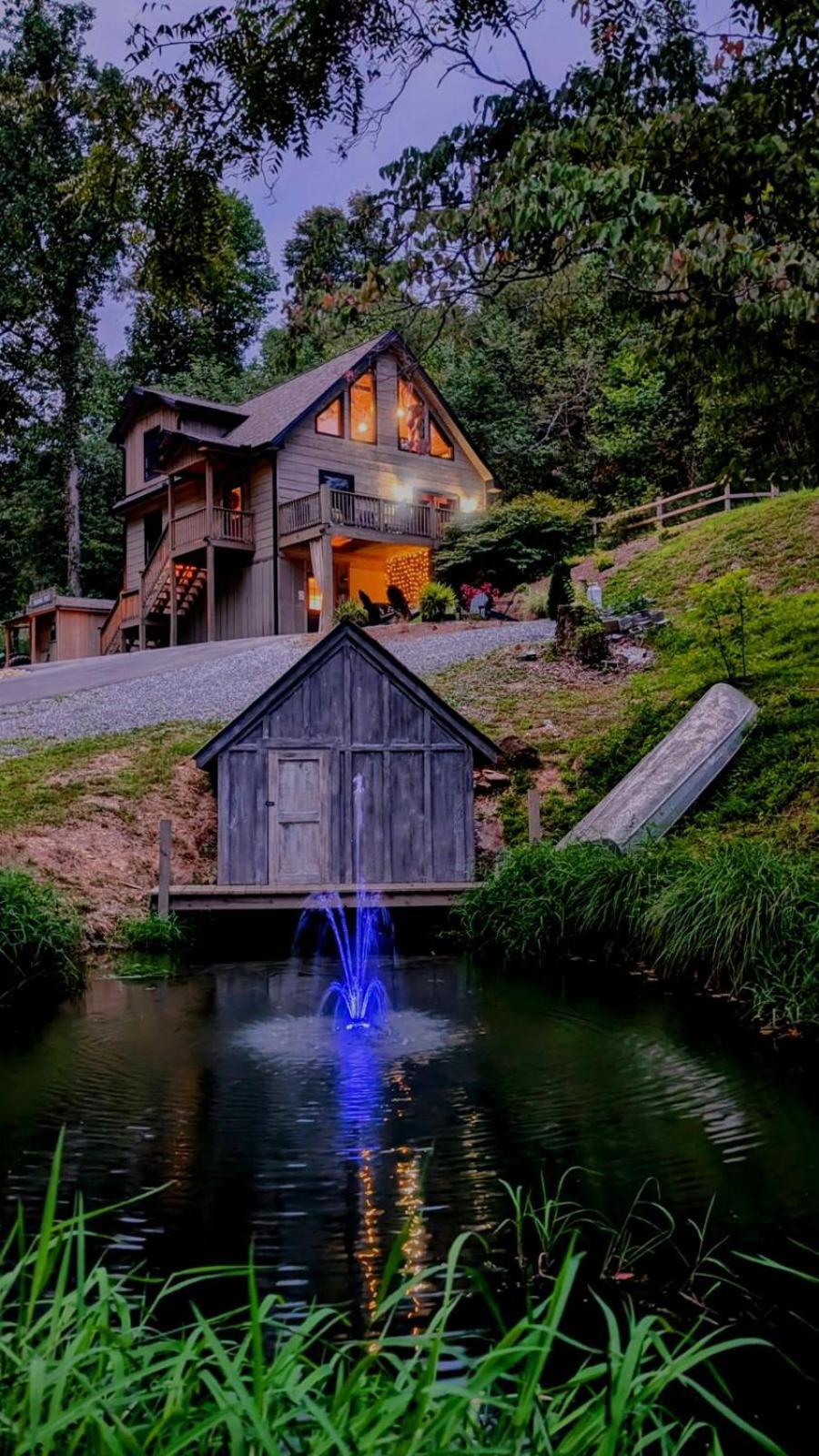 Lil In The Cove! Mtn Views, Theater, Hot Tub, Games, King Beds, Prime Location! Hébergement de vacances *